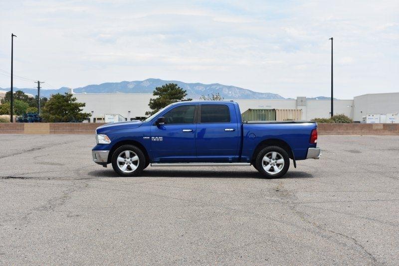 RAM 1500 4WD Crew Cab 140.5" SLT 2017