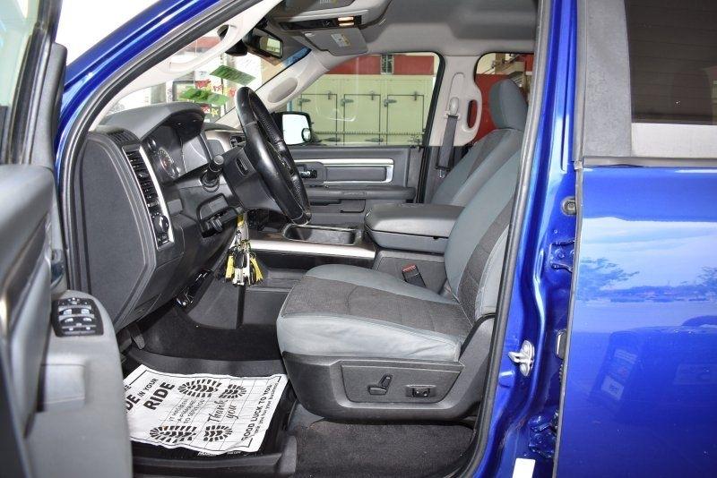 RAM 1500 4WD Crew Cab 140.5" SLT 2017