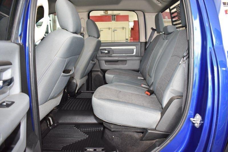 RAM 1500 4WD Crew Cab 140.5" SLT 2017