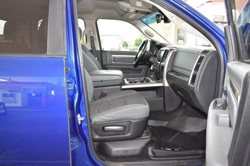 RAM 1500 4WD Crew Cab 140.5" SLT 2017