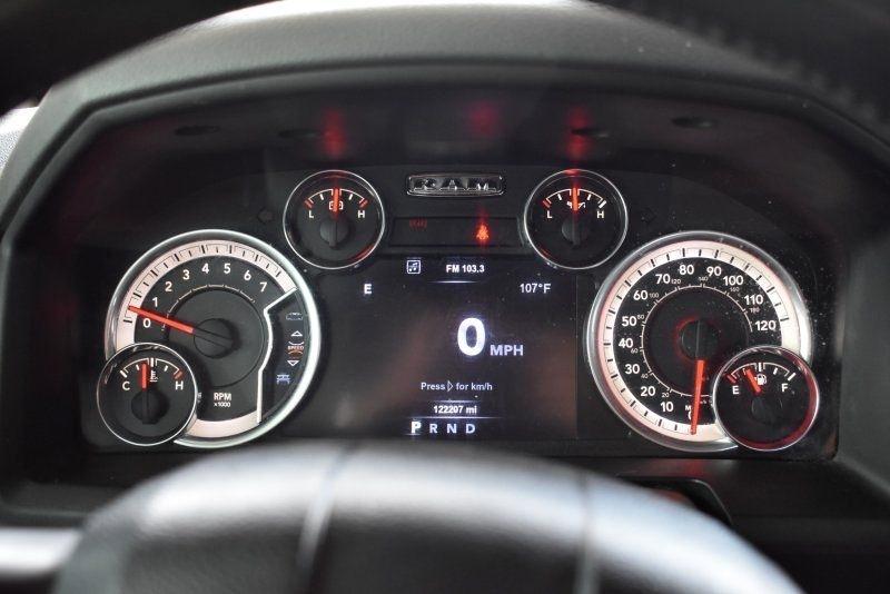 RAM 1500 4WD Crew Cab 140.5" SLT 2017