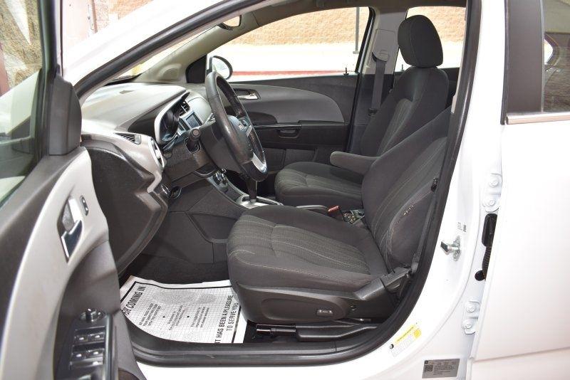 Chevrolet Sonic 4dr Sdn LT 2020