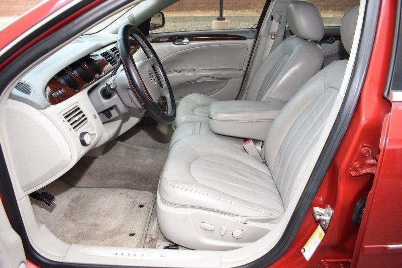 Buick Lucerne 4dr Sdn CXL 2011