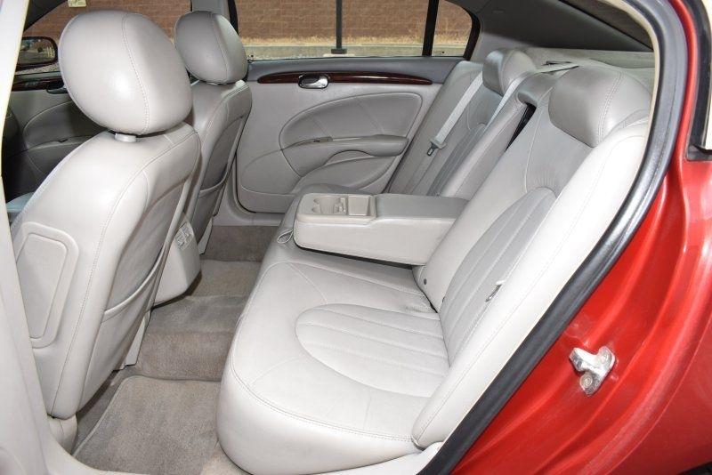 Buick Lucerne 4dr Sdn CXL 2011