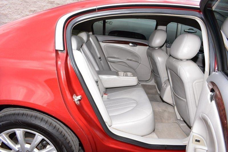 Buick Lucerne 4dr Sdn CXL 2011