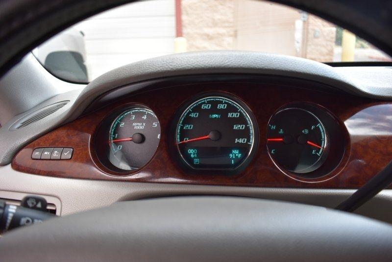 Buick Lucerne 4dr Sdn CXL 2011