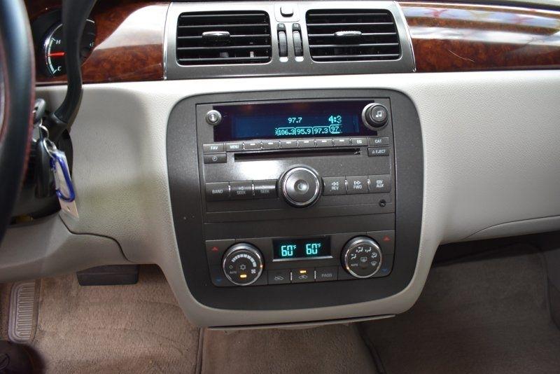 Buick Lucerne 4dr Sdn CXL 2011