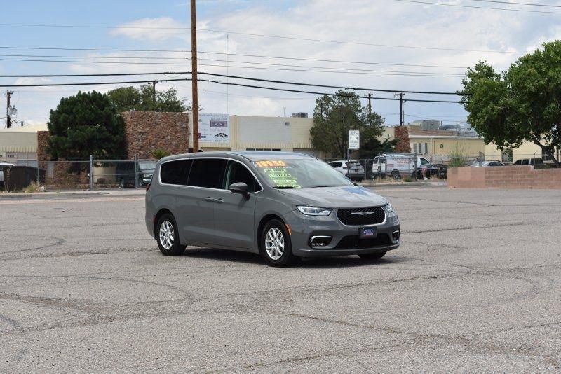 Chrysler Pacifica Touring L FWD 2023