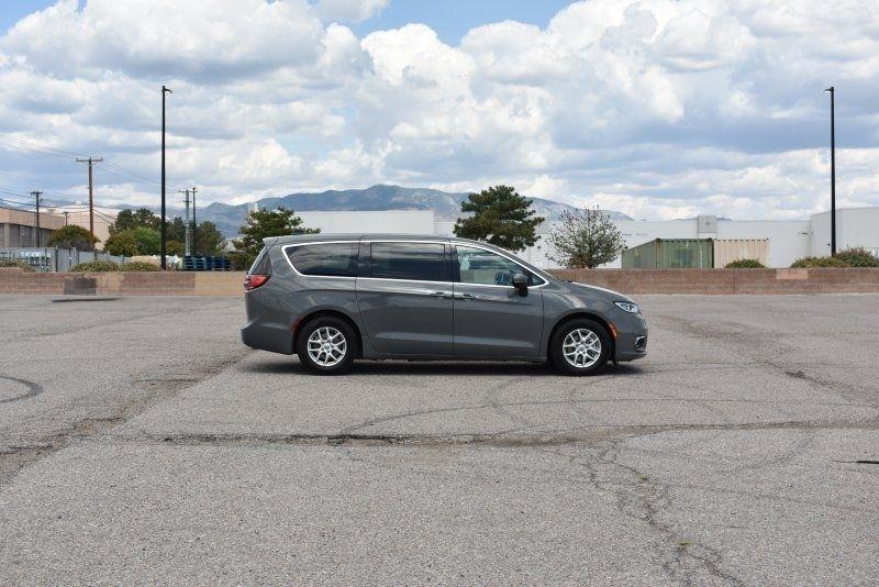 Chrysler Pacifica Touring L FWD 2023