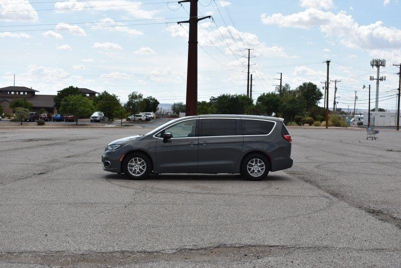Chrysler Pacifica Touring L FWD 2023