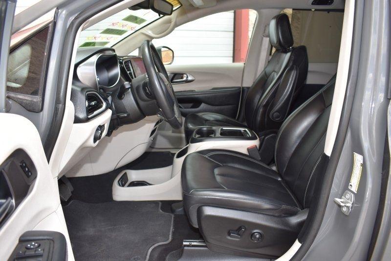 Chrysler Pacifica Touring L FWD 2023