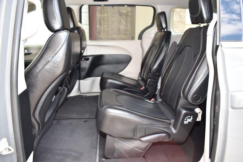 Chrysler Pacifica Touring L FWD 2023