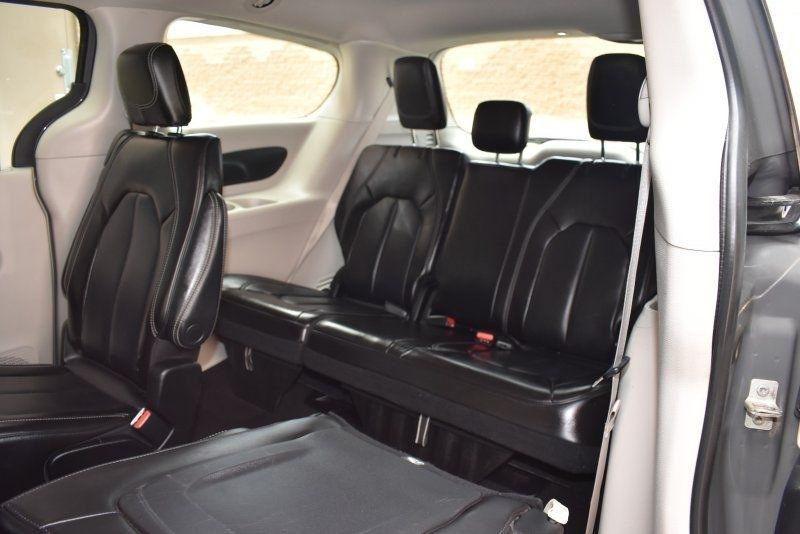 Chrysler Pacifica Touring L FWD 2023