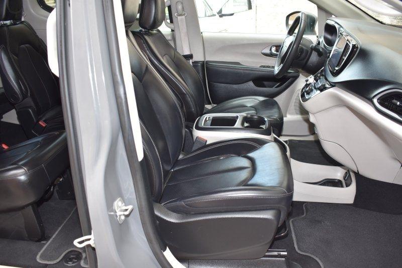 Chrysler Pacifica Touring L FWD 2023