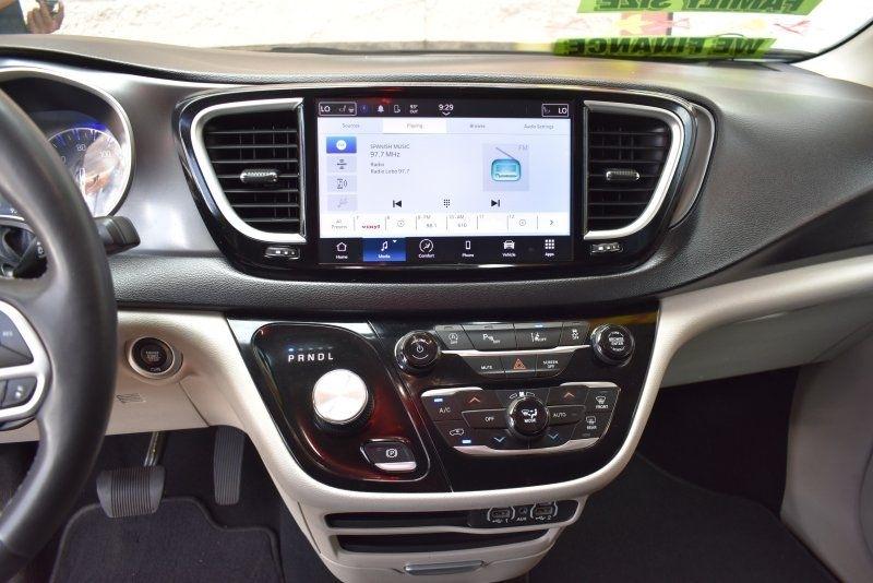 Chrysler Pacifica Touring L FWD 2023