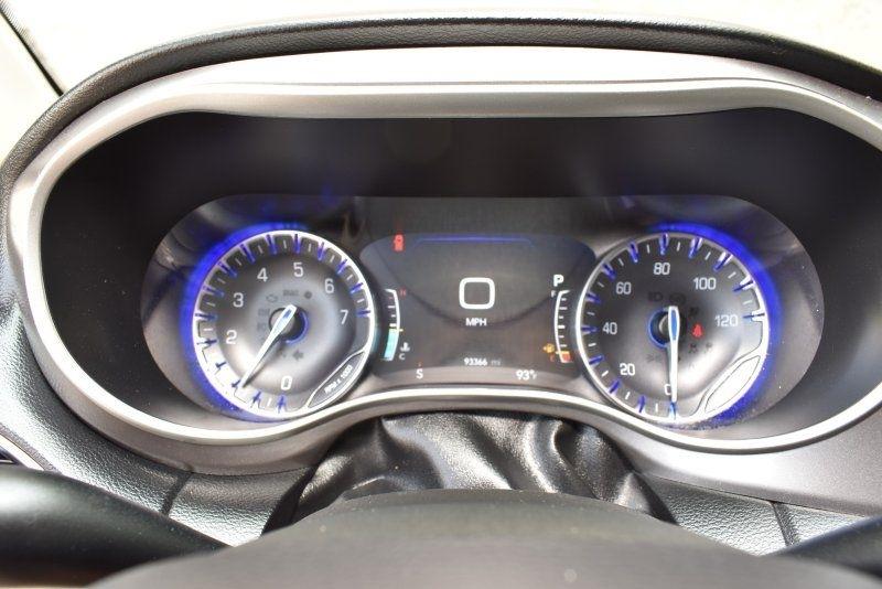 Chrysler Pacifica Touring L FWD 2023