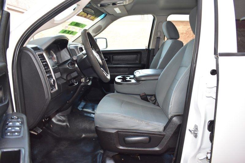 RAM 1500 Classic Tradesman 4x4 Crew Cab 6'4" Box 2019