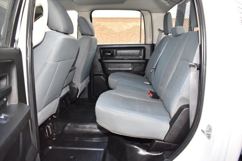 RAM 1500 Classic Tradesman 4x4 Crew Cab 6'4" Box 2019