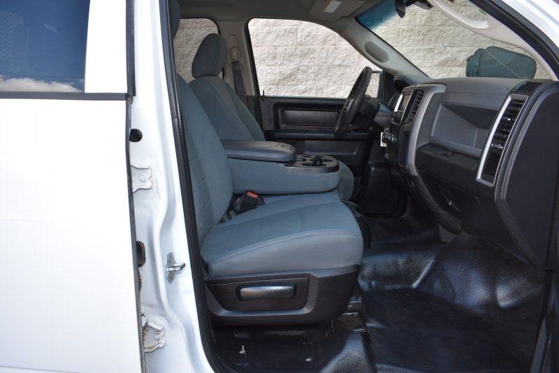 RAM 1500 Classic Tradesman 4x4 Crew Cab 6'4" Box 2019