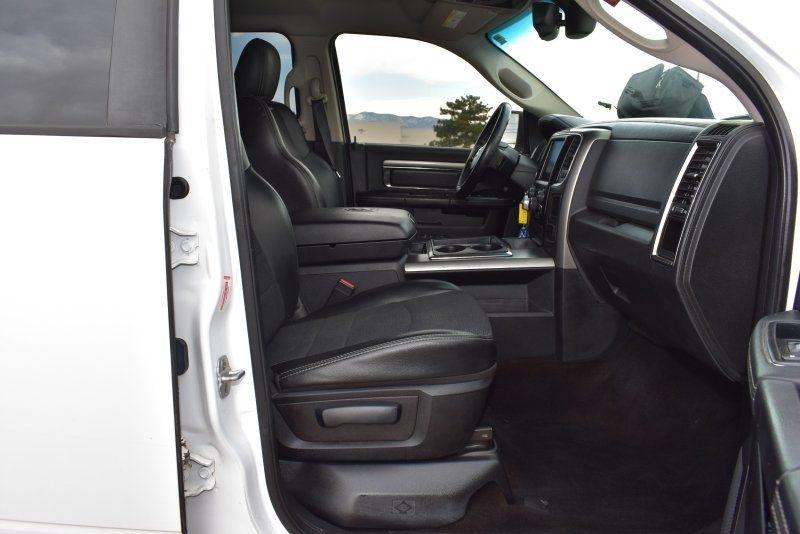 RAM 1500 4WD Crew Cab 140.5" Sport 2014