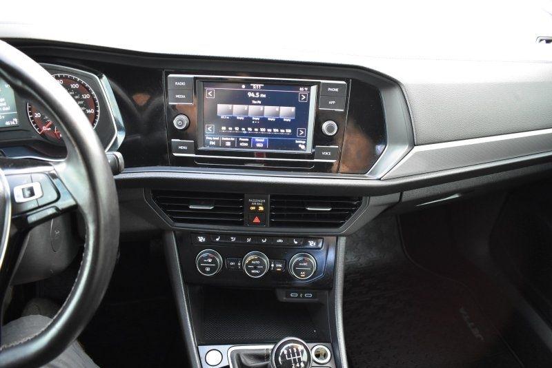 Volkswagen Jetta R-Line Manual w/SULEV 2020