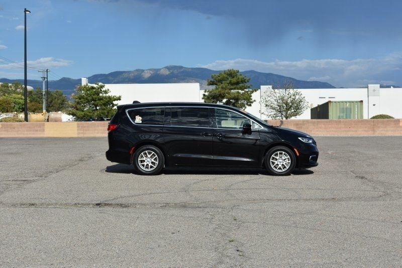 Chrysler Pacifica Touring L FWD 2024