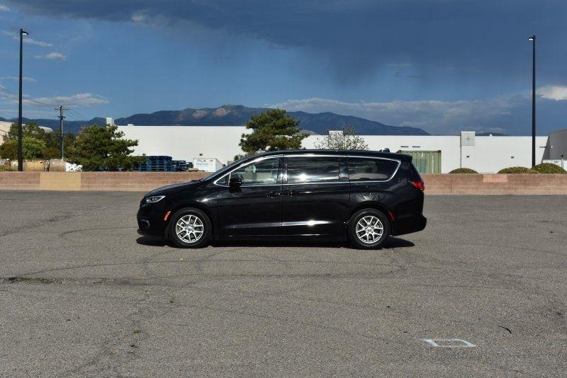 Chrysler Pacifica Touring L FWD 2024