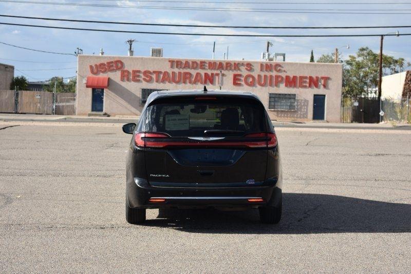 Chrysler Pacifica Touring L FWD 2024