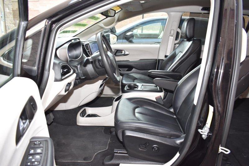 Chrysler Pacifica Touring L FWD 2024