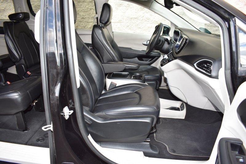 Chrysler Pacifica Touring L FWD 2024