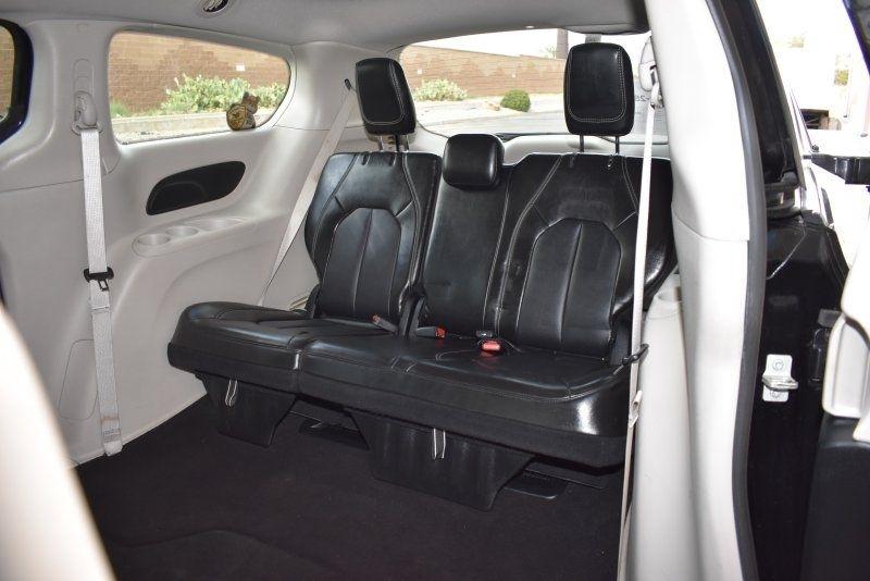 Chrysler Pacifica Touring L FWD 2024