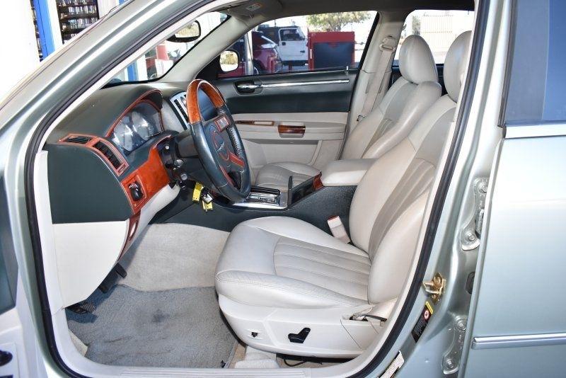 Chrysler 300 4dr Sdn 300C *Ltd Avail* 2005