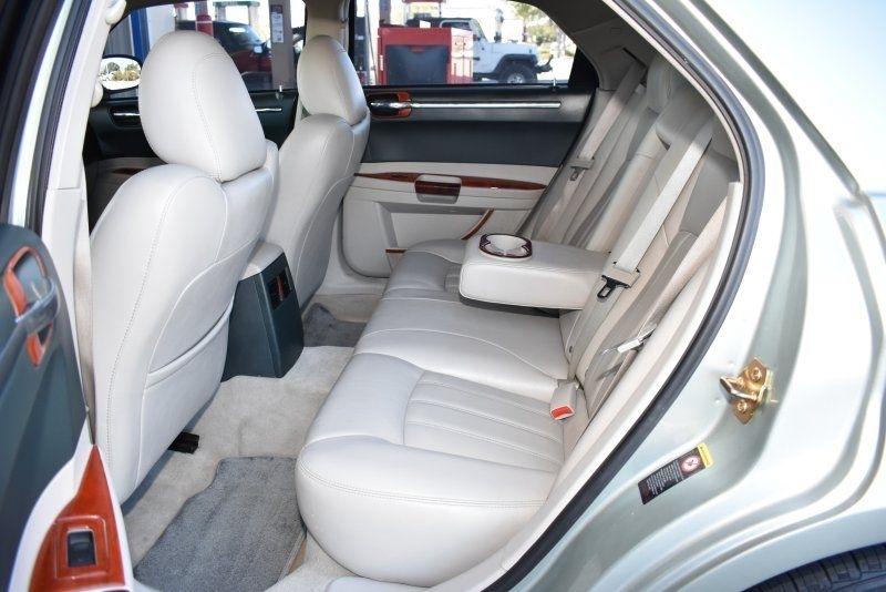 Chrysler 300 4dr Sdn 300C *Ltd Avail* 2005