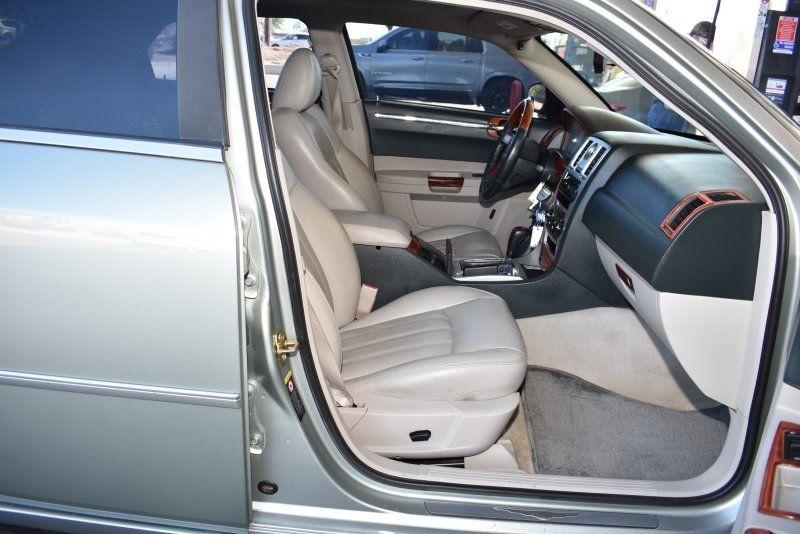Chrysler 300 4dr Sdn 300C *Ltd Avail* 2005