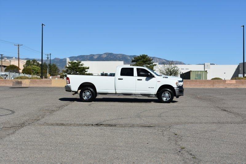 RAM 2500 Tradesman 4x4 Crew Cab 8' Box 2022