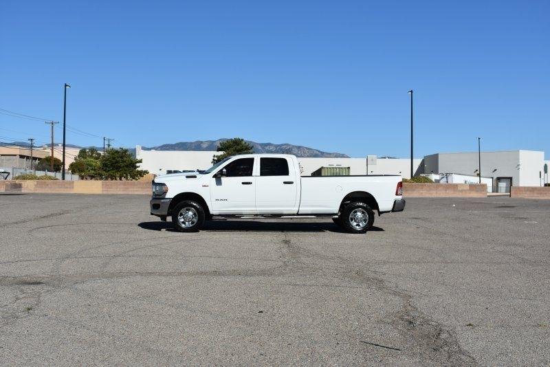 RAM 2500 Tradesman 4x4 Crew Cab 8' Box 2022