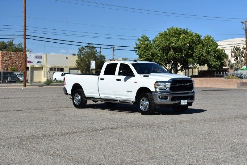 RAM 2500 Tradesman 4x4 Crew Cab 8' Box 2022