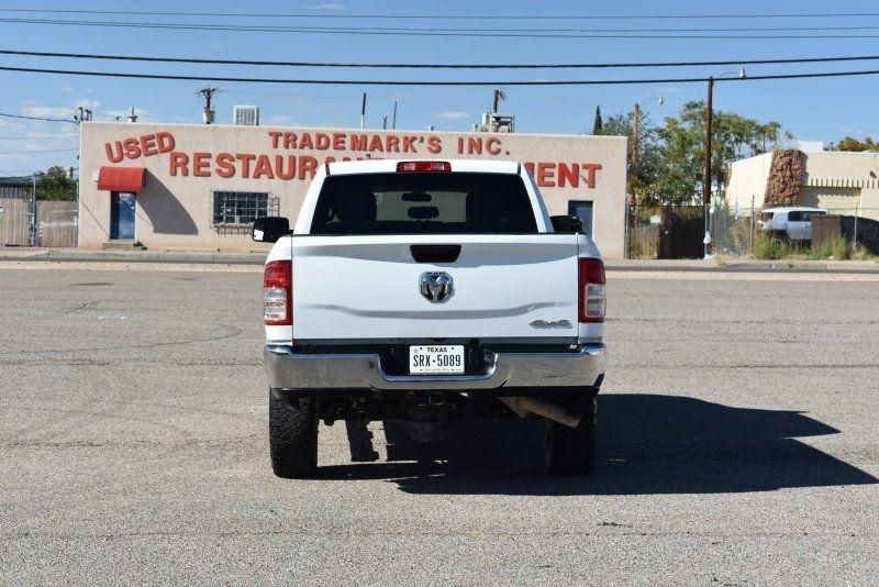 RAM 2500 Tradesman 4x4 Crew Cab 8' Box 2022