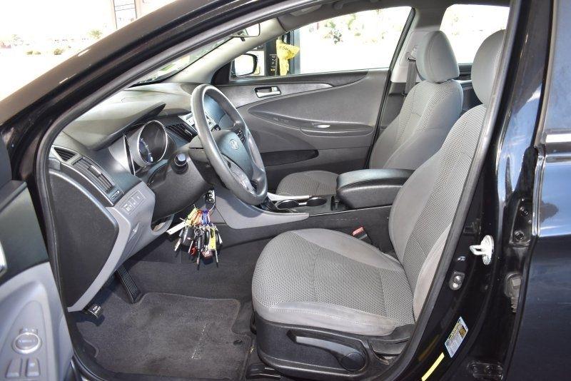Hyundai Sonata 4dr Sdn 2.4L Auto GLS 2011