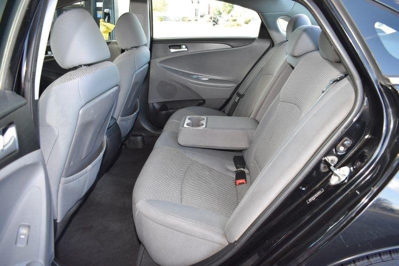 Hyundai Sonata 4dr Sdn 2.4L Auto GLS 2011