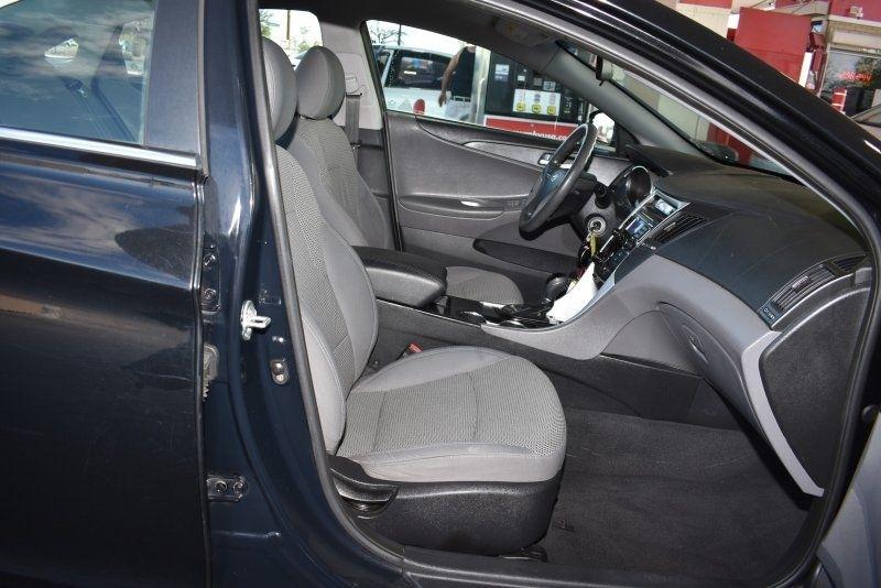 Hyundai Sonata 4dr Sdn 2.4L Auto GLS 2011