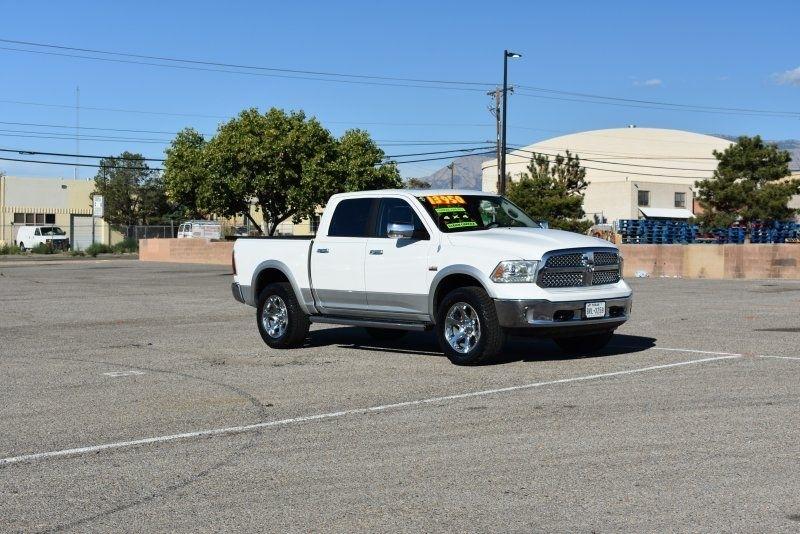 RAM 1500 4WD Crew Cab 140.5" Laramie 2013