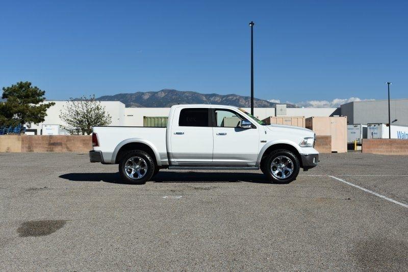 RAM 1500 4WD Crew Cab 140.5" Laramie 2013