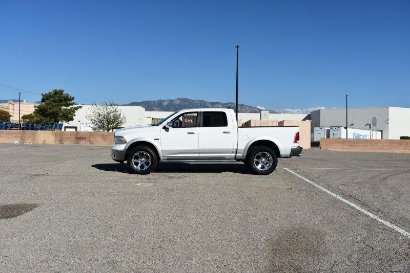 RAM 1500 4WD Crew Cab 140.5" Laramie 2013