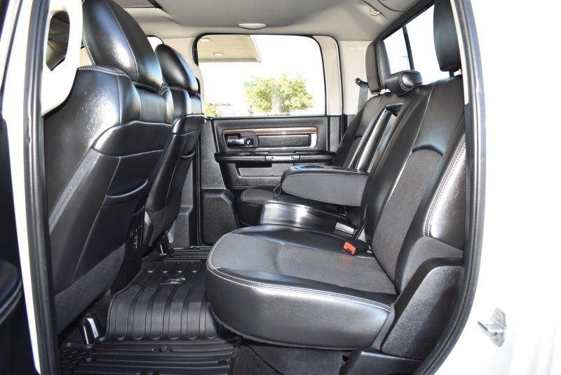 RAM 1500 4WD Crew Cab 140.5" Laramie 2013