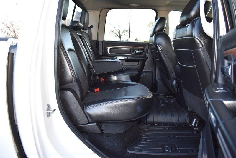 RAM 1500 4WD Crew Cab 140.5" Laramie 2013