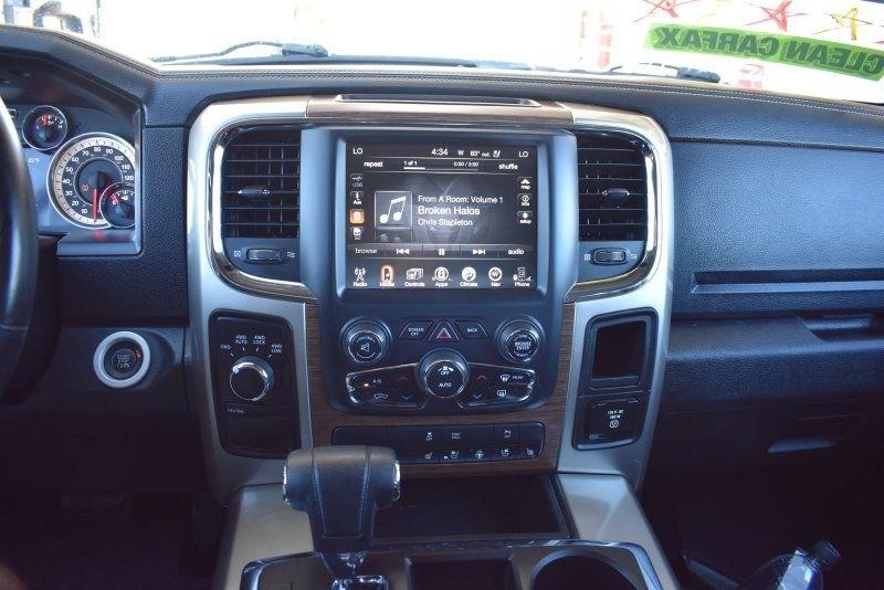 RAM 1500 4WD Crew Cab 140.5" Laramie 2013