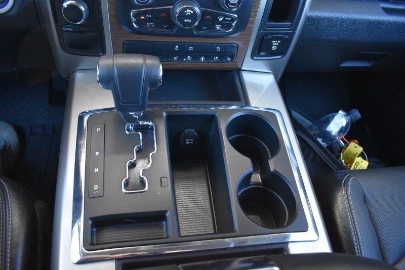 RAM 1500 4WD Crew Cab 140.5" Laramie 2013