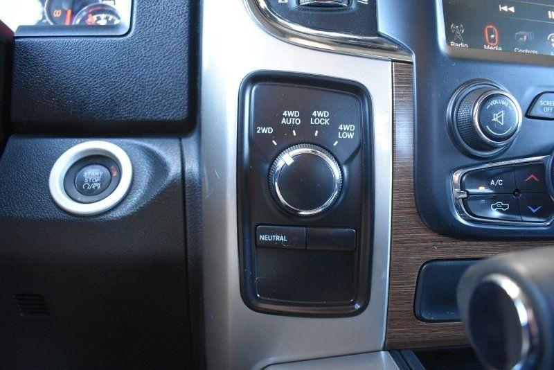 RAM 1500 4WD Crew Cab 140.5" Laramie 2013