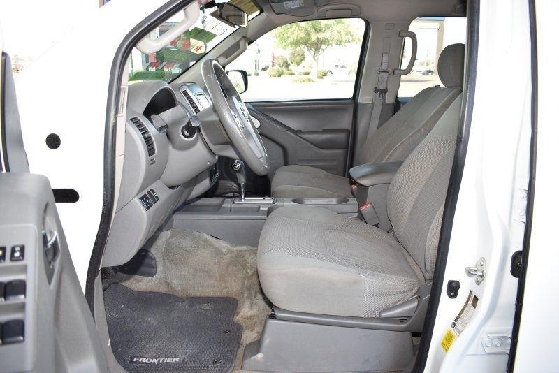 Nissan Frontier 2WD Crew Cab SWB Auto Desert Runner 2016